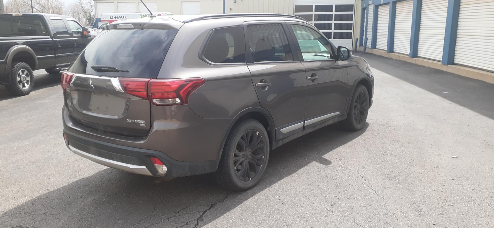 2016 Mitsubishi Outlander SE AWD (JA4AZ3A37GZ) with an 2.4L L4 DOHC 16V engine, CVT transmission, located at 2015 Cambell Street, Rapid City, SD, 57701, (605) 342-8326, 44.066433, -103.191772 - CARFAX AVAILABLE - Photo#3